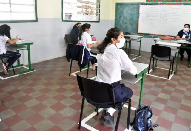 INICIO DE CLASES: DISTANCIAMIENTO EN AULAS SE REDUCE A 91 CENTÍMETROS