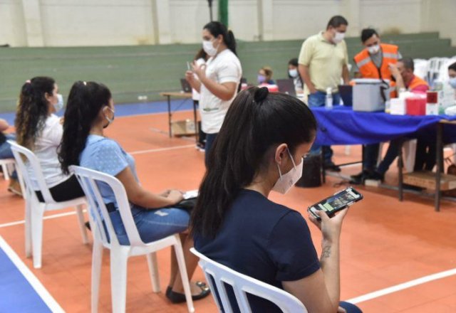 EMBARAZADAS, DOCENTES Y JÓVENES DE 20 A 34 AÑOS PODRÁN RECIBIR PRIMERA DOSIS CONTRA EL COVID-19