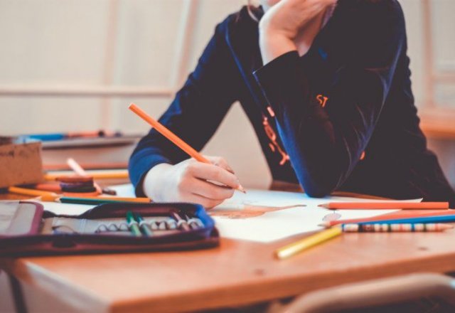 LOS ALUMNOS QUE COMEN MÁS FRUTAS Y VERDURAS TIENEN UNA MEJOR SALUD MENTAL
