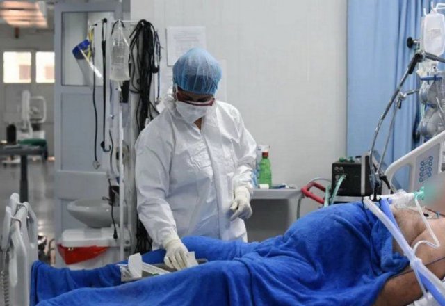 AUMENTAN HOSPITALIZACIONES POR COVID, 70% NO ESTÁN VACUNADOS