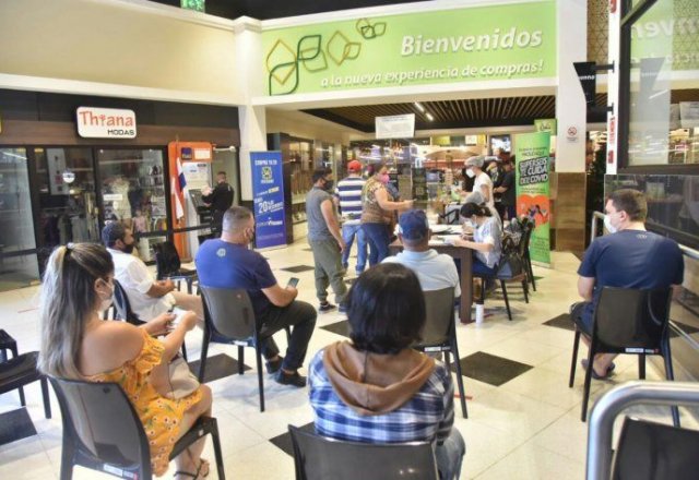 REGALARÁN KITS DE ALIMENTOS A PRIMERAS 1.000 PERSONAS QUE SE VACUNEN EN SUPERMERCADOS